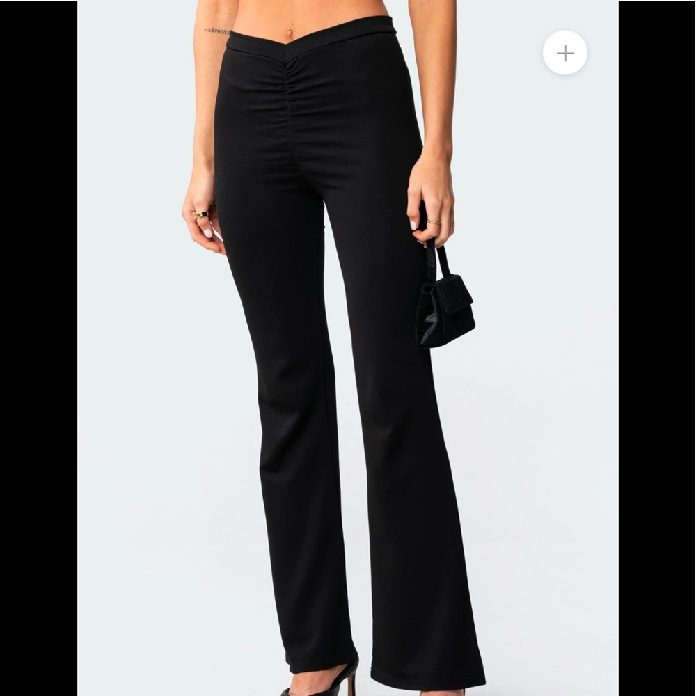 GINA GATHERED V-CUT PANTS